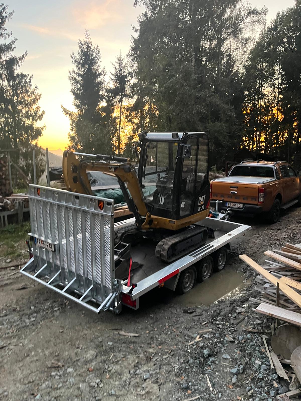 Cat 301.7D Minibagger beim Verladen auf Anhänger – Rücktransport in Kärnten, HPE-Tech Feldkirchen